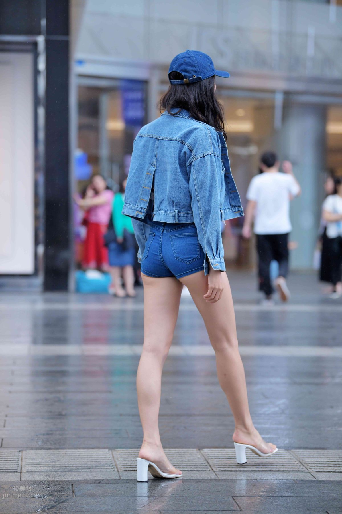 [2021-09-21] 春熙路街拍之紧身牛仔裤美女 [64P] - 如梦写真